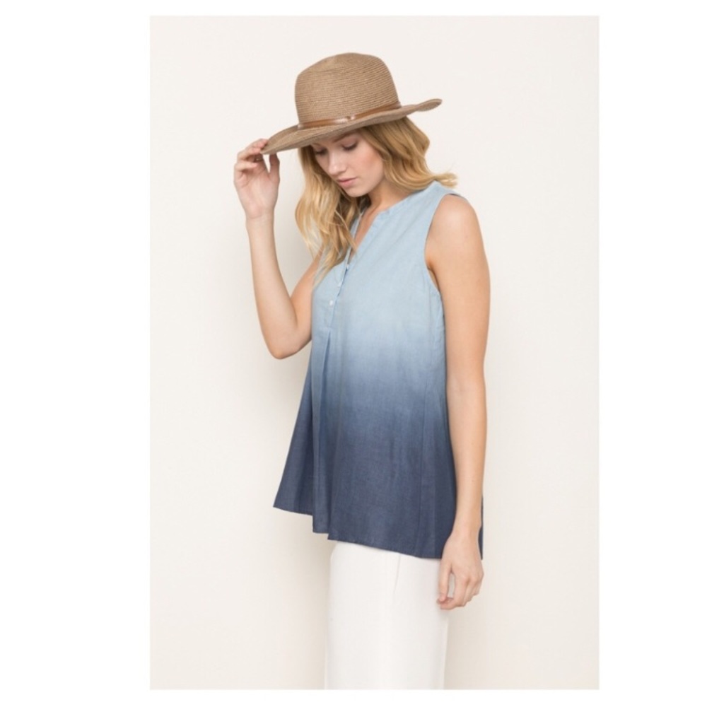 ❤️Last one!❤️ Mystree Denim Washed Ombre Top